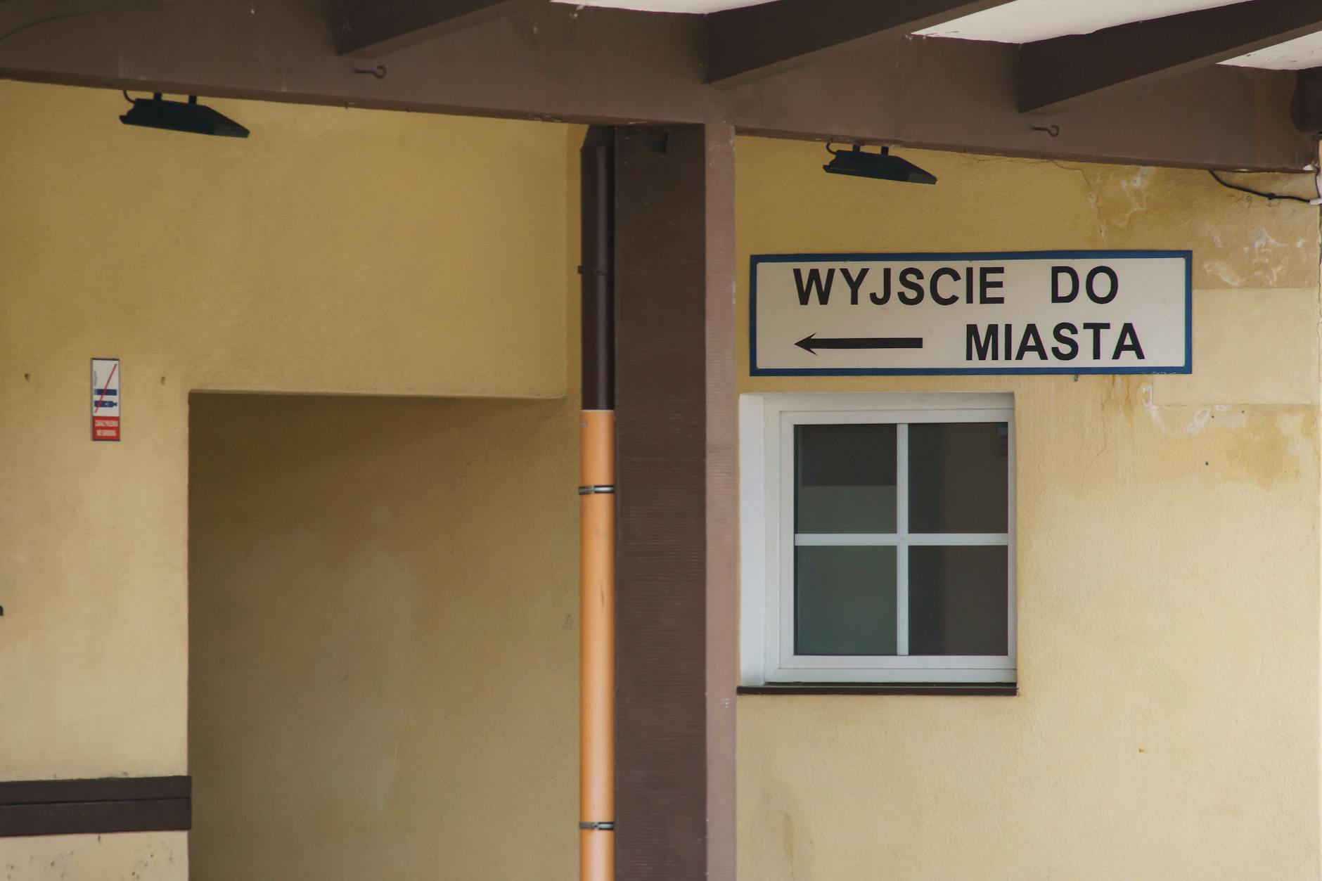 Grafika przedstawiająca wykres lub ikonę symbolizującą kolejki do specjalistów w Lubaczowie