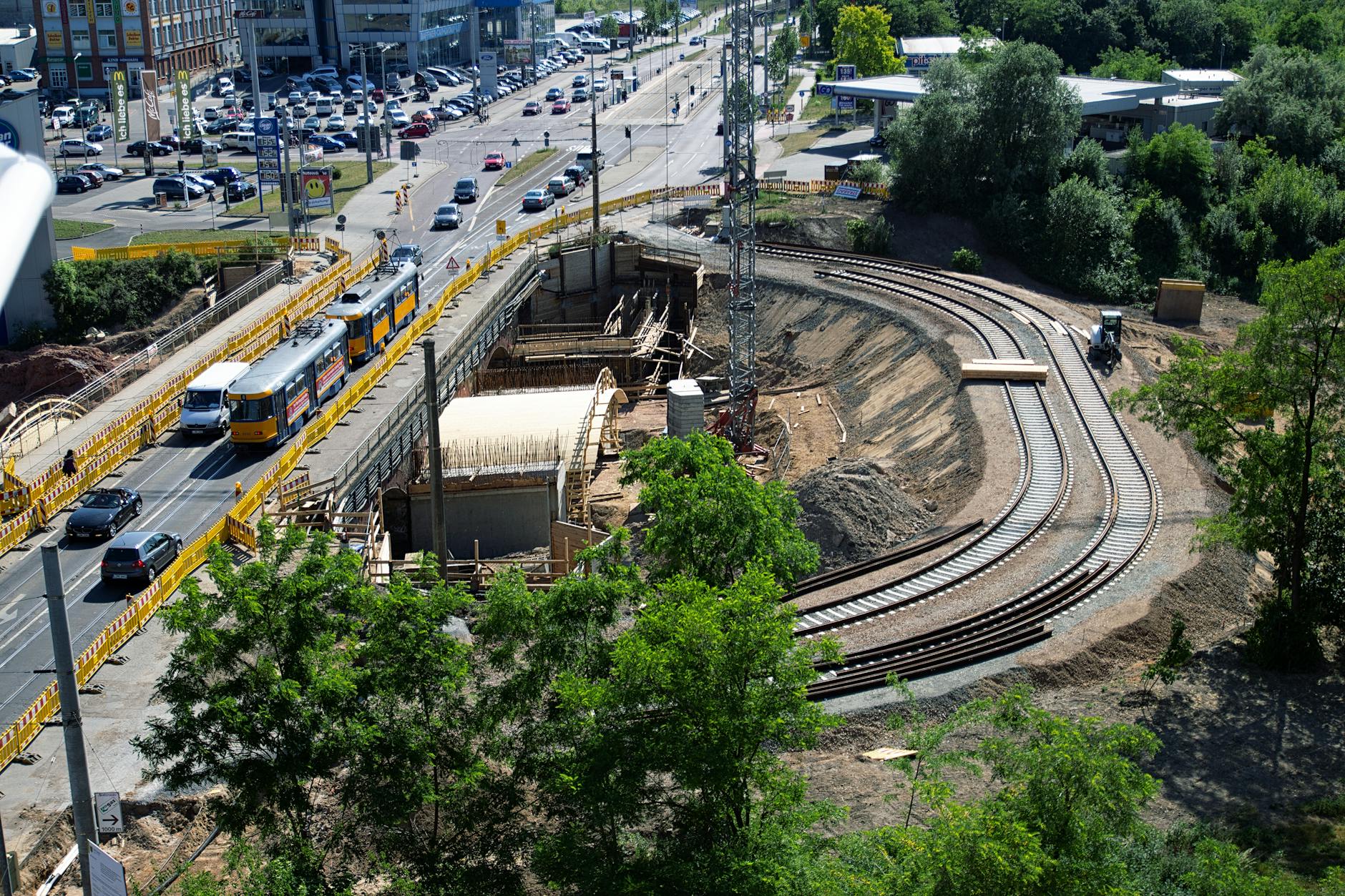 Gmina Lubaczów pozyskała dofinansowanie na modernizację placówek oświatowych, co poprawi warunki nauki.